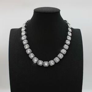 🔷 Elegant Silver Necklace with Crystal Accents 🔷